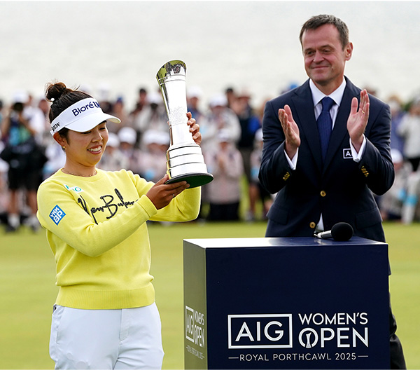 AIG Women's Open 2025 winner receiving trophy