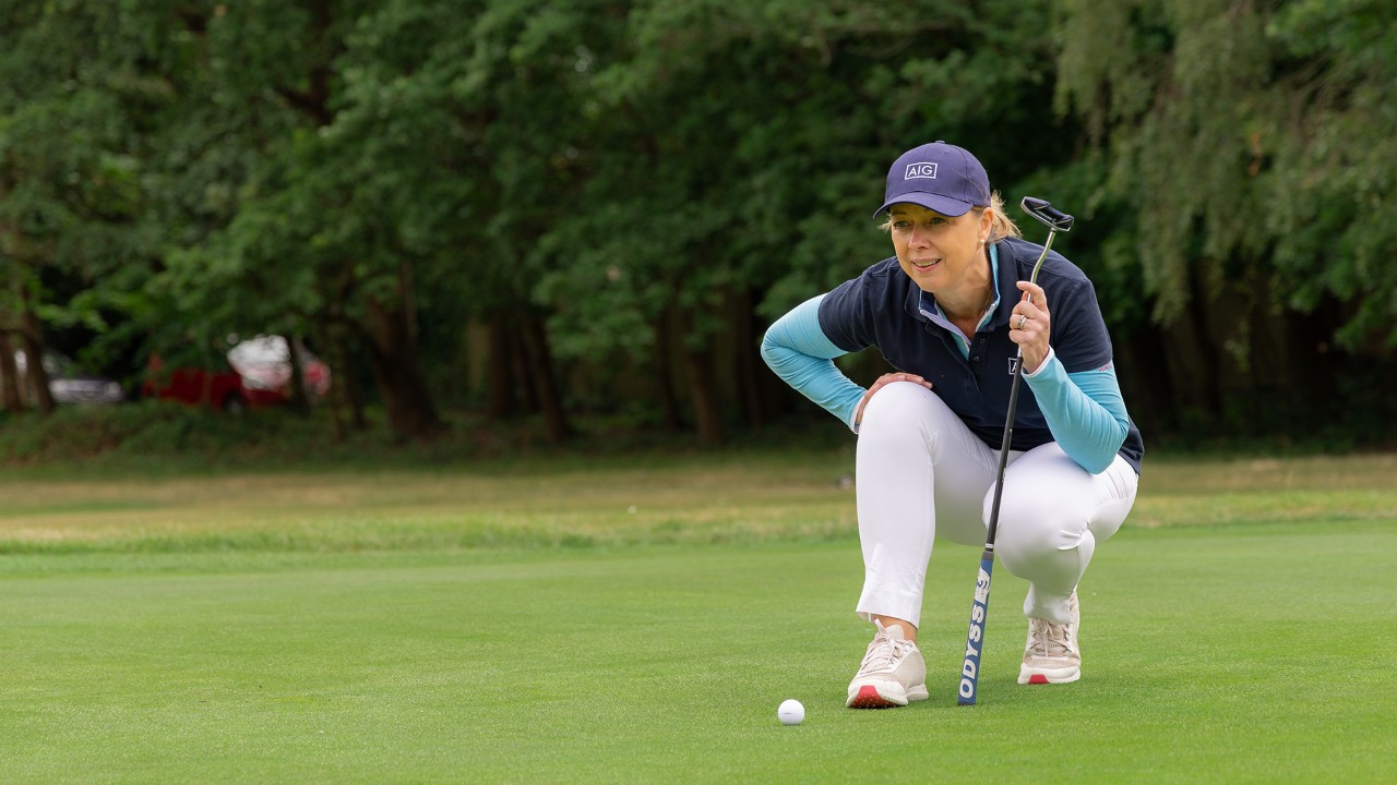 Elke Vagenende golfing